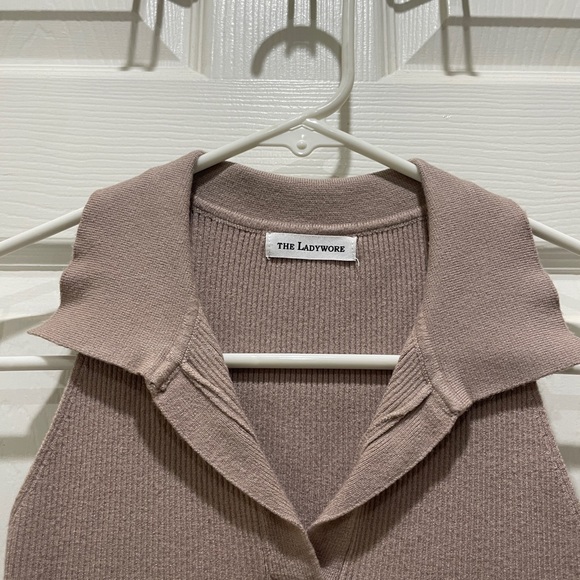 Cropped Ribbed Tank - Picture 3 of 3